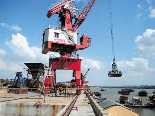 門座式抓斗卸船機(jī)